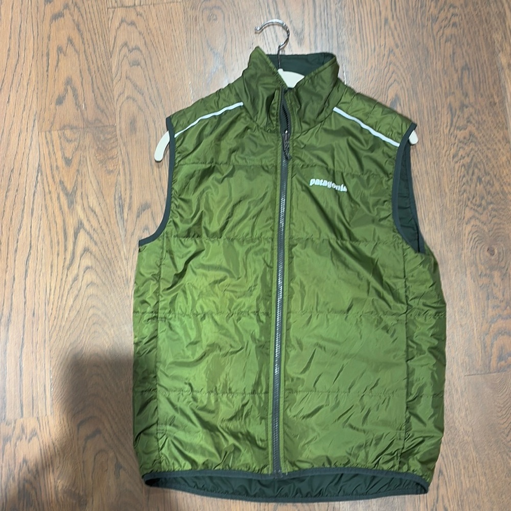 Patagonia men's reversible vest